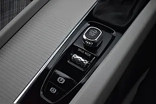 Used 2018 Volvo V60 Momentum Fusion Red - Interior and Exterior details 17
