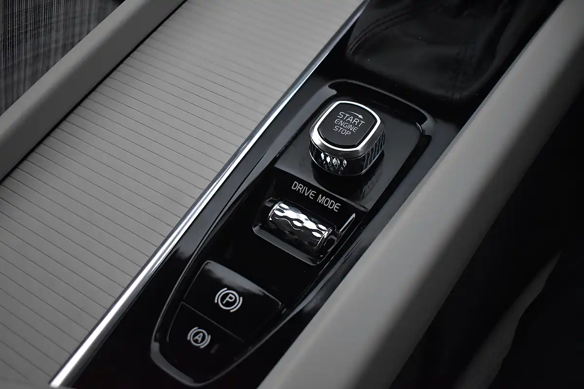 Used 2018 Volvo V60 Momentum Fusion Red - Interior and Exterior details 17