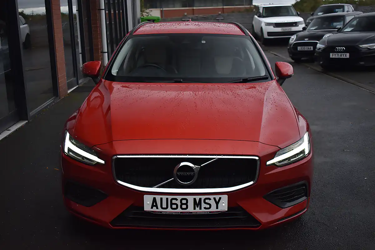 Used 2018 Volvo V60 Momentum Fusion Red - Interior and Exterior details 3