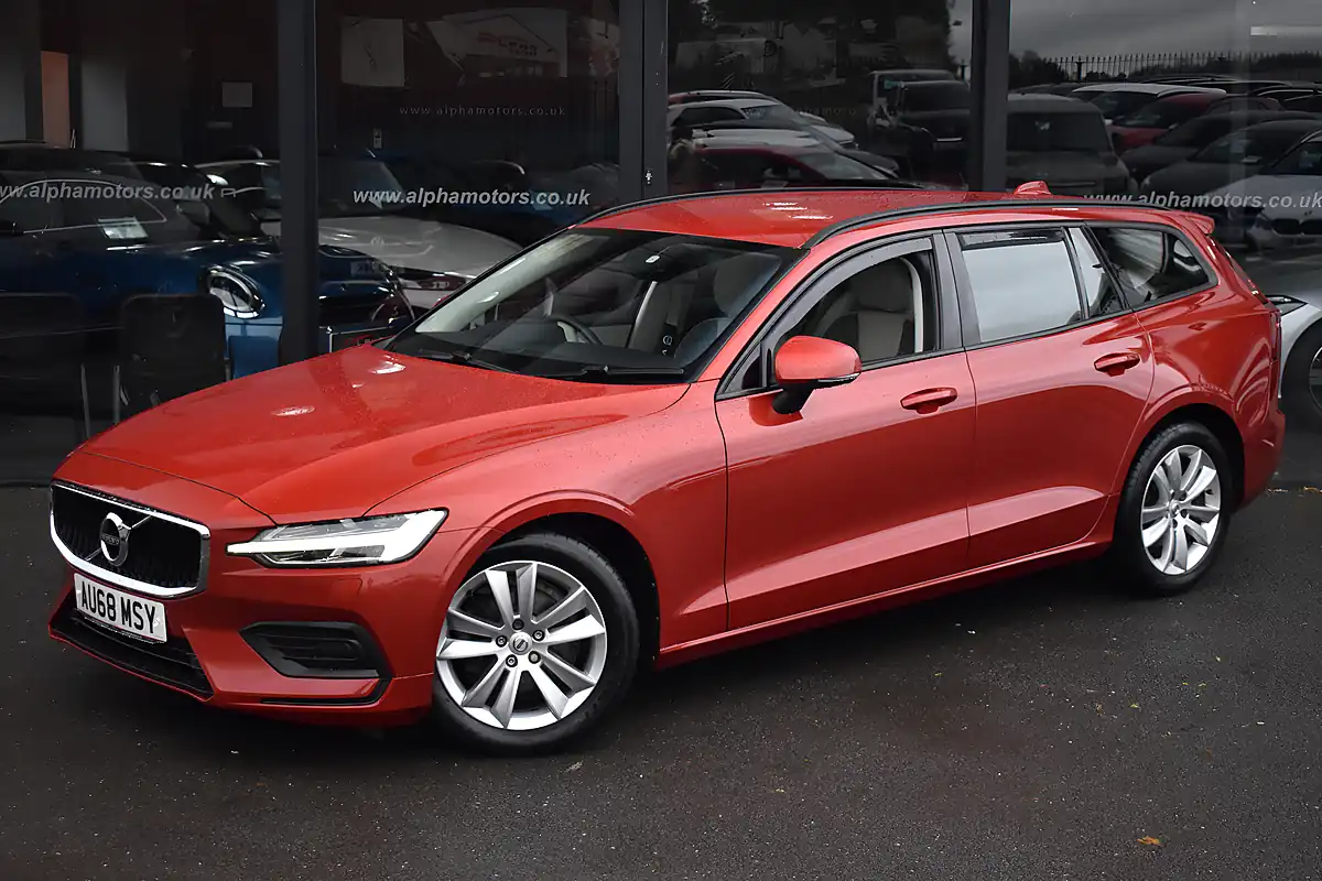 Used 2018 Volvo V60 Momentum Fusion Red - Interior and Exterior details 4