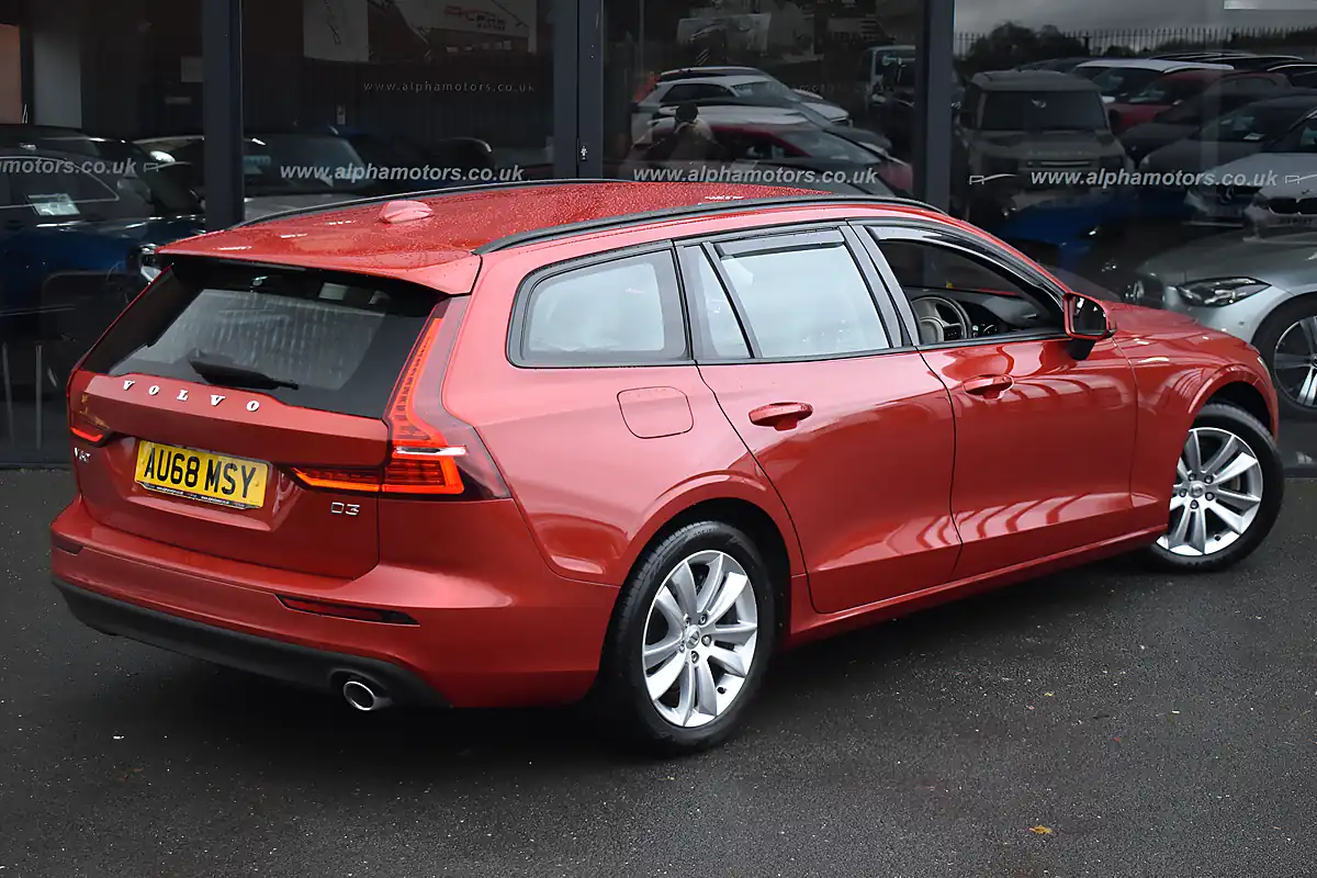 Used 2018 Volvo V60 Momentum Fusion Red - Interior and Exterior details 5