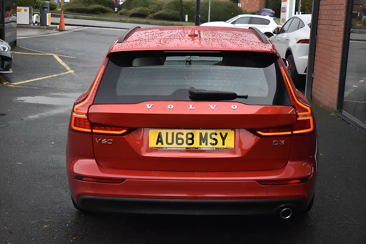 Used 2018 Volvo V60 Momentum Fusion Red - Interior and Exterior details 6