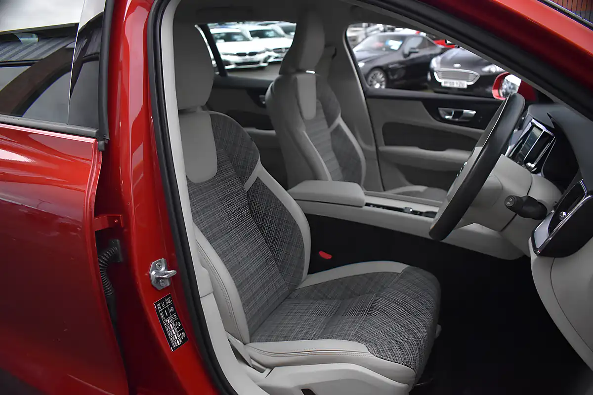 Used 2018 Volvo V60 Momentum Fusion Red - Interior and Exterior details 7