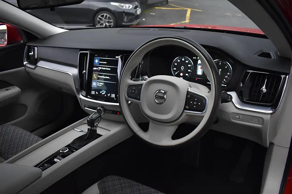 Used 2018 Volvo V60 Momentum Fusion Red - Interior and Exterior details 8