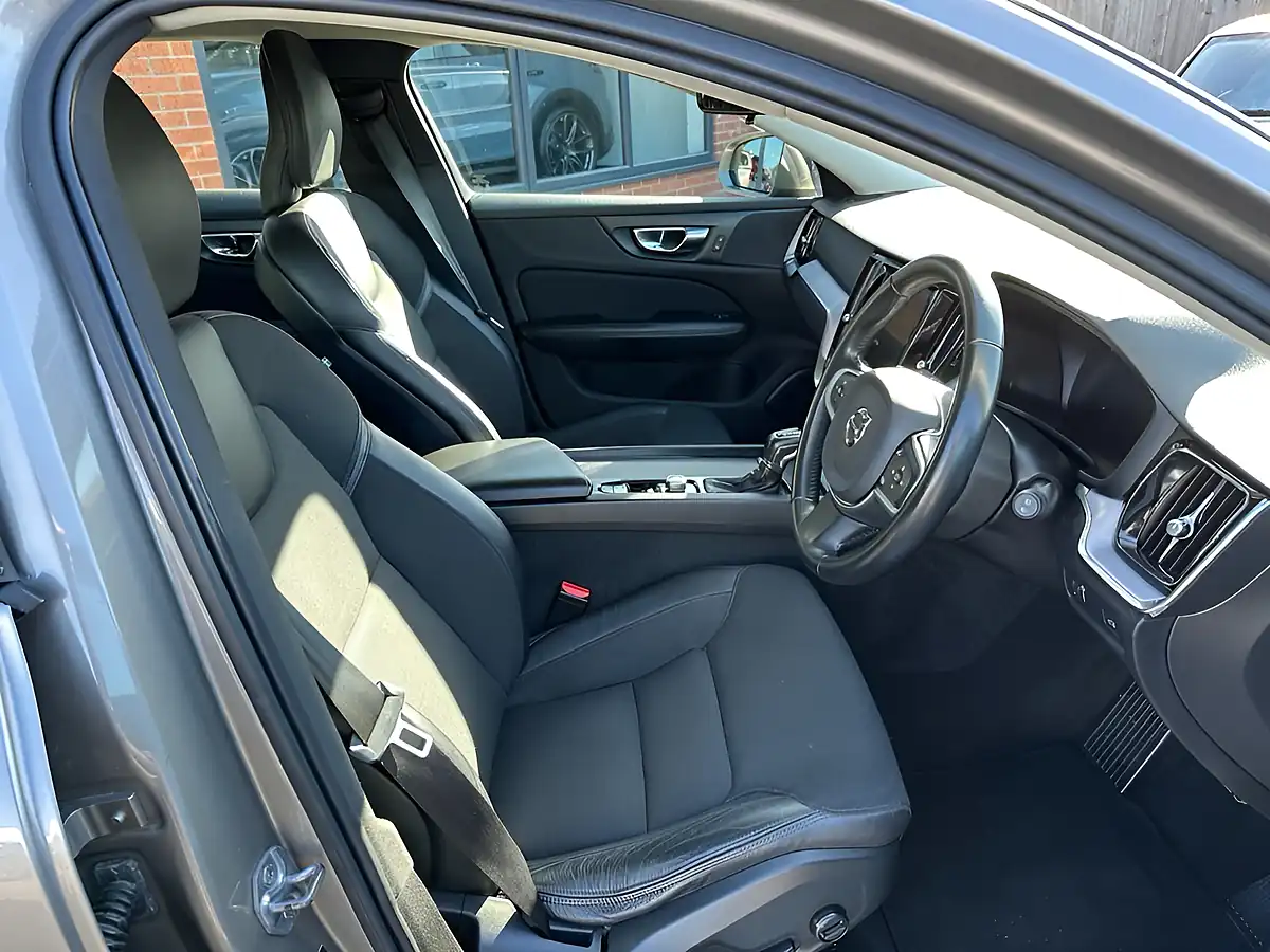 Used 2018 Volvo V60 Momentum Pebble Grey - Interior and Exterior details 11