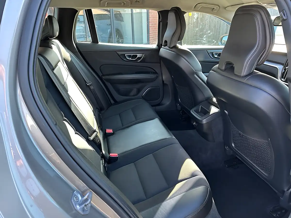 Used 2018 Volvo V60 Momentum Pebble Grey - Interior and Exterior details 12