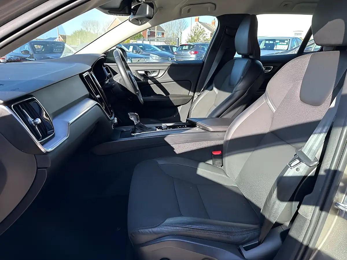 Used 2018 Volvo V60 Momentum Pebble Grey - Interior and Exterior details 14