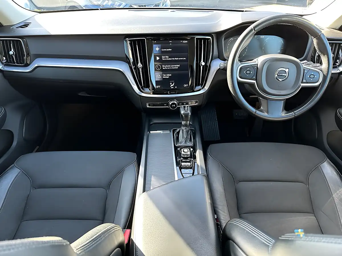 Used 2018 Volvo V60 Momentum Pebble Grey - Interior and Exterior details 15