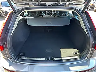 Used 2018 Volvo V60 Momentum Pebble Grey - Interior and Exterior details 17