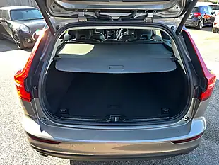 Used 2018 Volvo V60 Momentum Pebble Grey - Interior and Exterior details 18