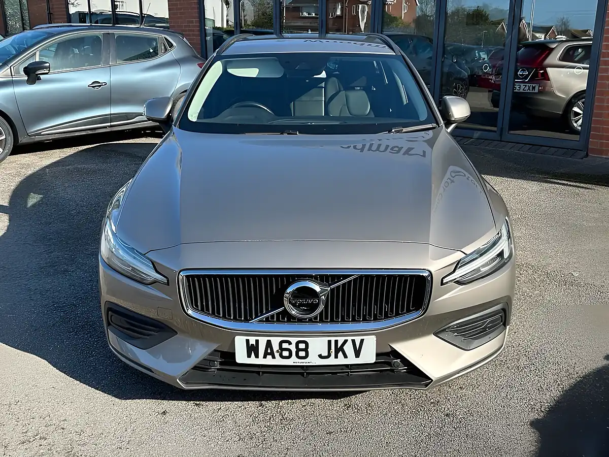 Used 2018 Volvo V60 Momentum Pebble Grey - Interior and Exterior details 2