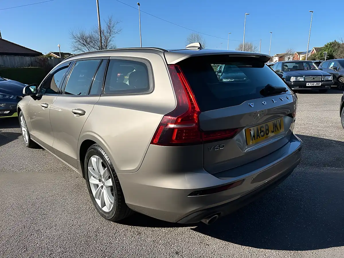 Used 2018 Volvo V60 Momentum Pebble Grey - Interior and Exterior details 5