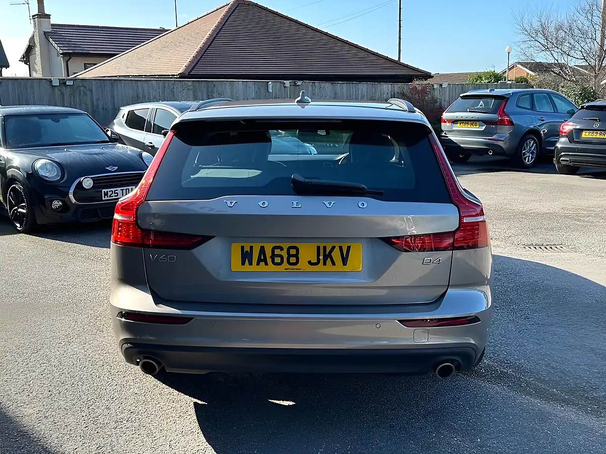 Used 2018 Volvo V60 Momentum Pebble Grey - Interior and Exterior details 6