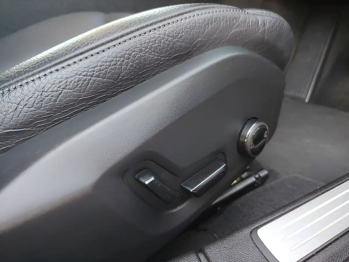 Used 2018 Volvo V60 Momentum Pro Red - Interior and Exterior details 12