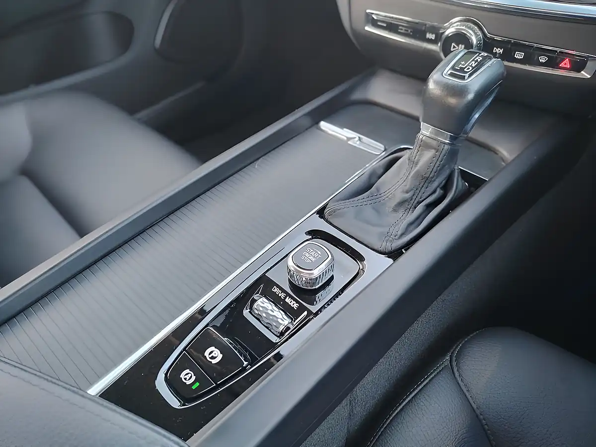 Used 2018 Volvo V60 Momentum Pro Red - Interior and Exterior details 15