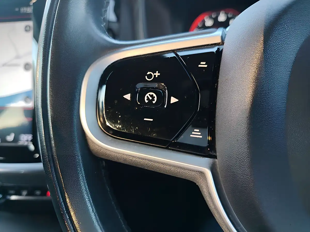 Used 2018 Volvo V60 Momentum Pro Red - Interior and Exterior details 16