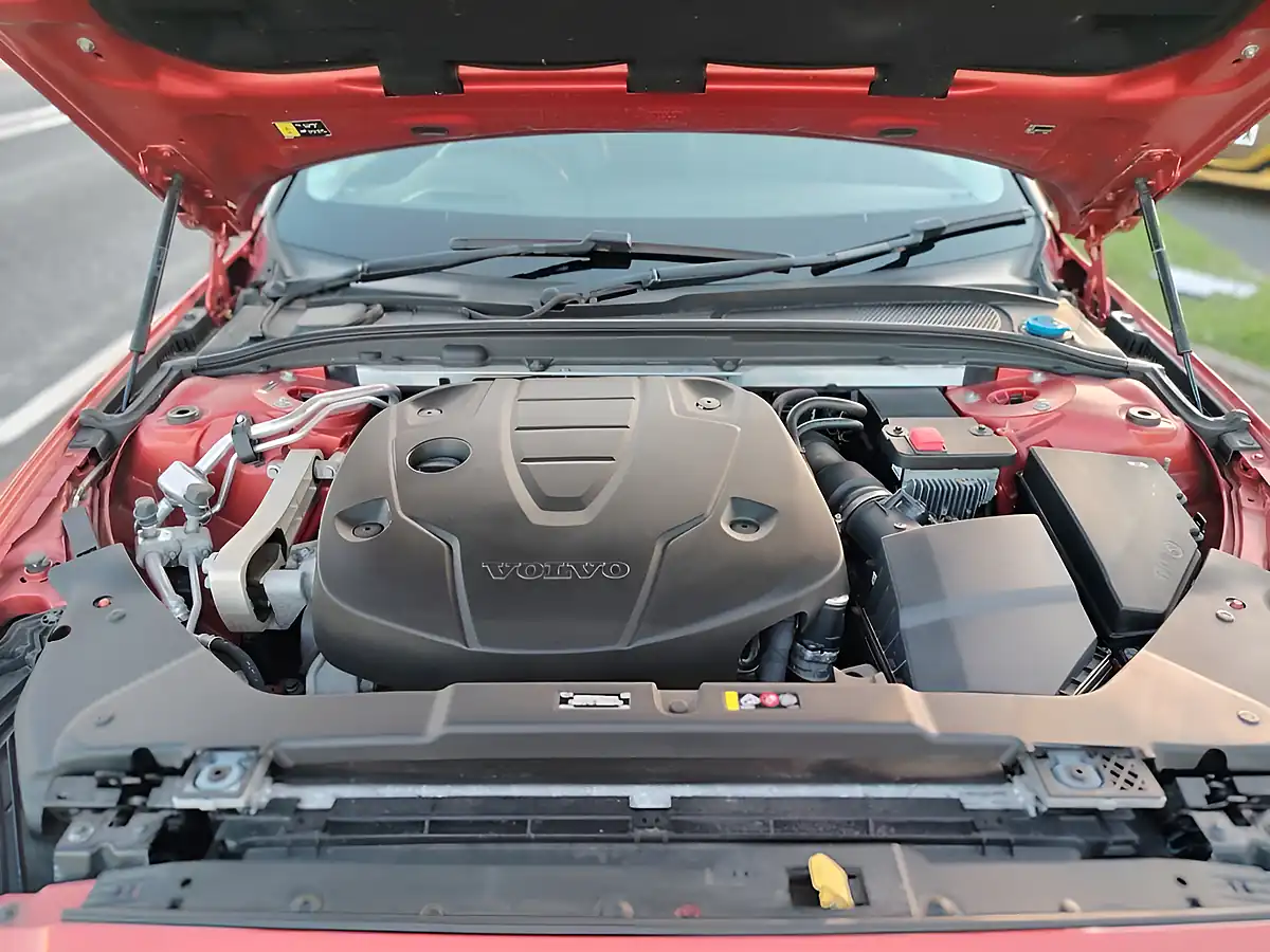 Used 2018 Volvo V60 Momentum Pro Red - Interior and Exterior details 19