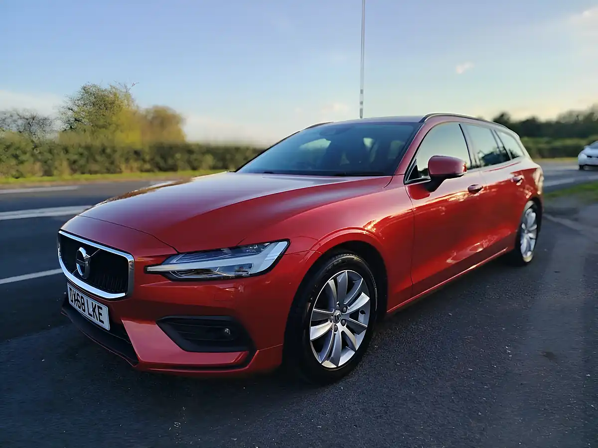 Used 2018 Volvo V60 Momentum Pro Red - Interior and Exterior details 3
