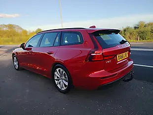 Used 2018 Volvo V60 Momentum Pro Red - Interior and Exterior details 4