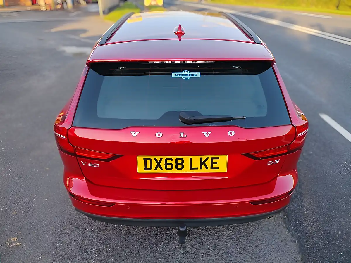 Used 2018 Volvo V60 Momentum Pro Red - Interior and Exterior details 5