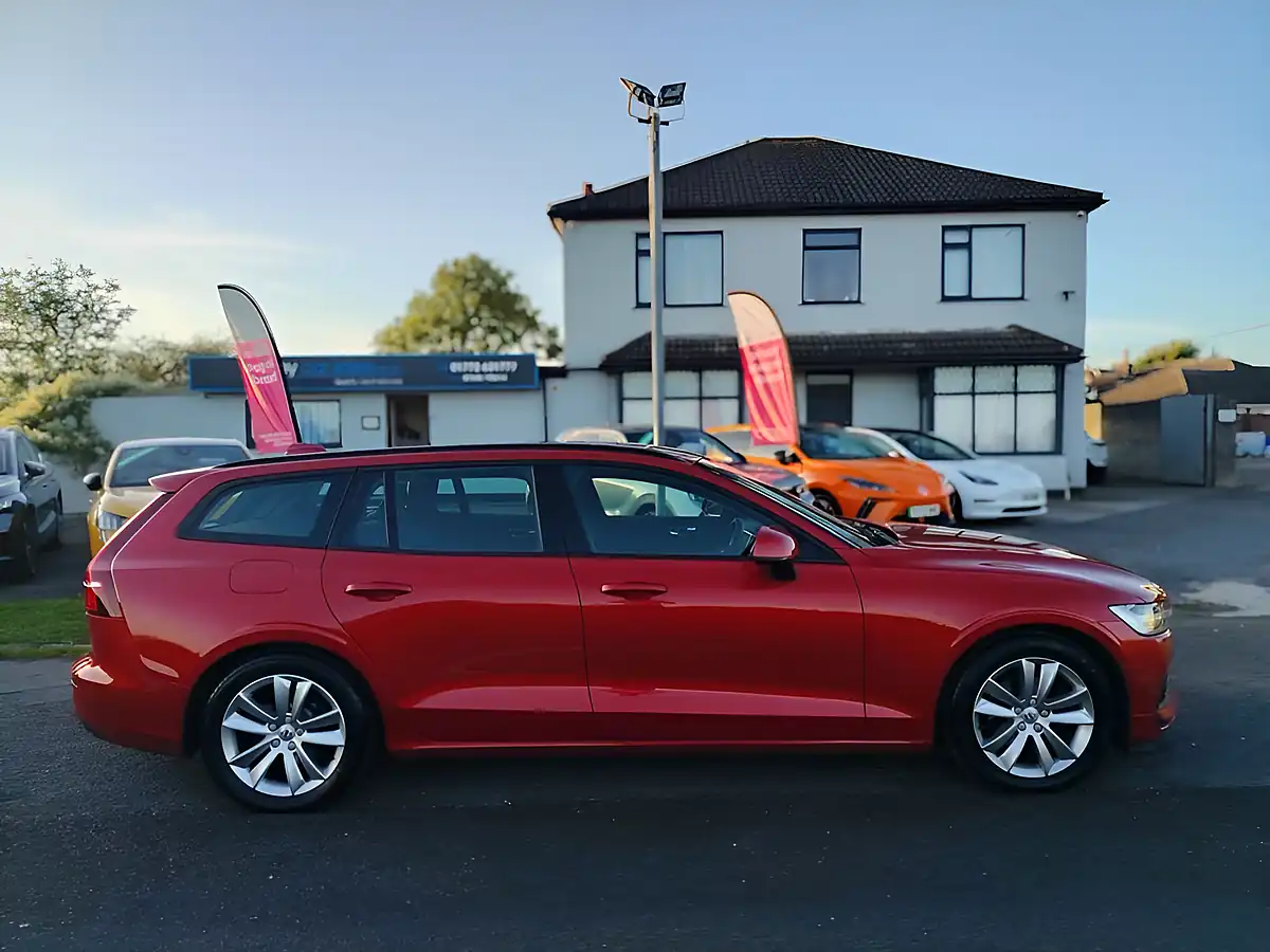 Used 2018 Volvo V60 Momentum Pro Red - Interior and Exterior details 7