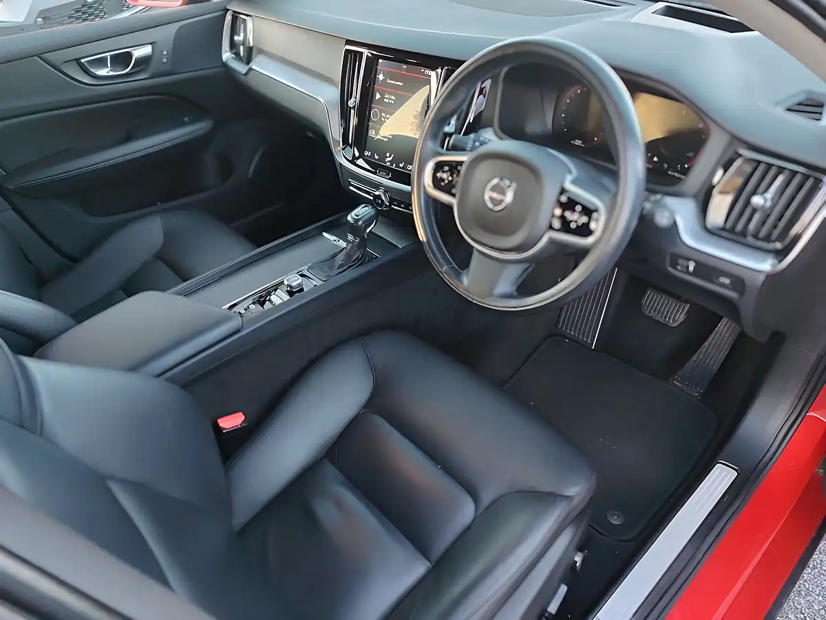 Used 2018 Volvo V60 Momentum Pro Red - Interior and Exterior details 9