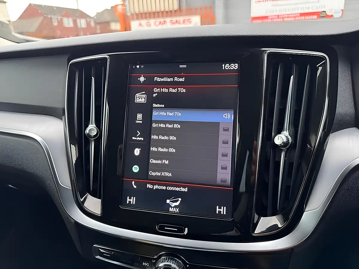 Used 2018 Volvo V60 Momentum Silver - Interior and Exterior details 13