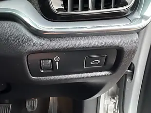 Used 2018 Volvo V60 Momentum Silver - Interior and Exterior details 18