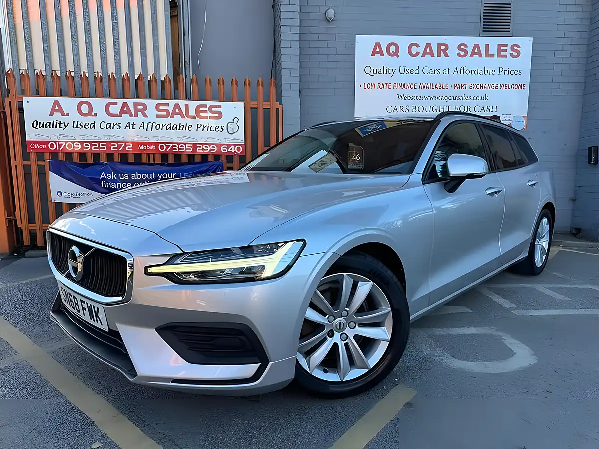 Used 2018 Volvo V60 Momentum Silver - Interior and Exterior details 3