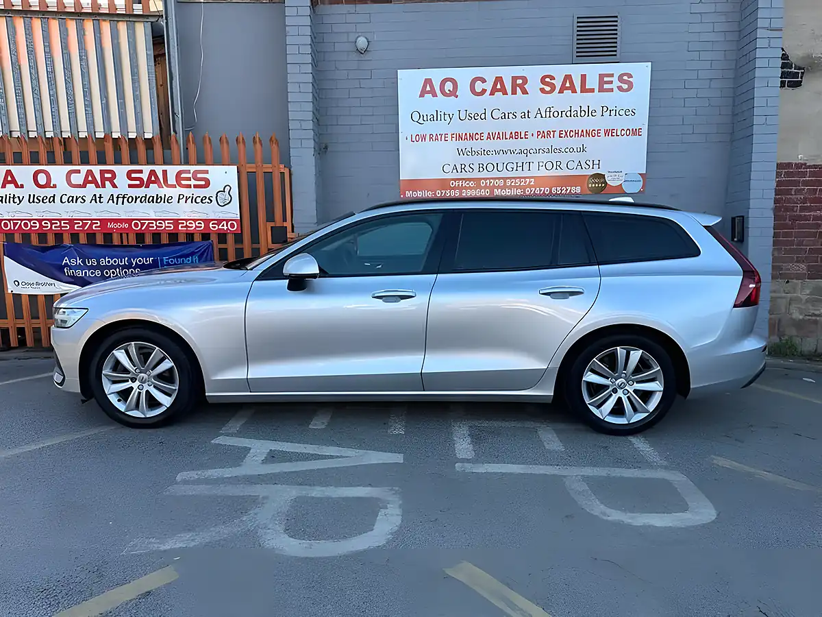 Used 2018 Volvo V60 Momentum Silver - Interior and Exterior details 4