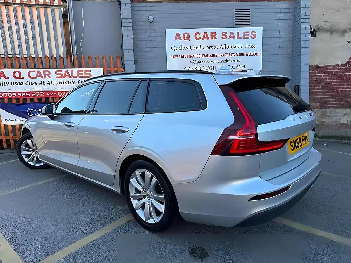 Used 2018 Volvo V60 Momentum Silver - Interior and Exterior details 5