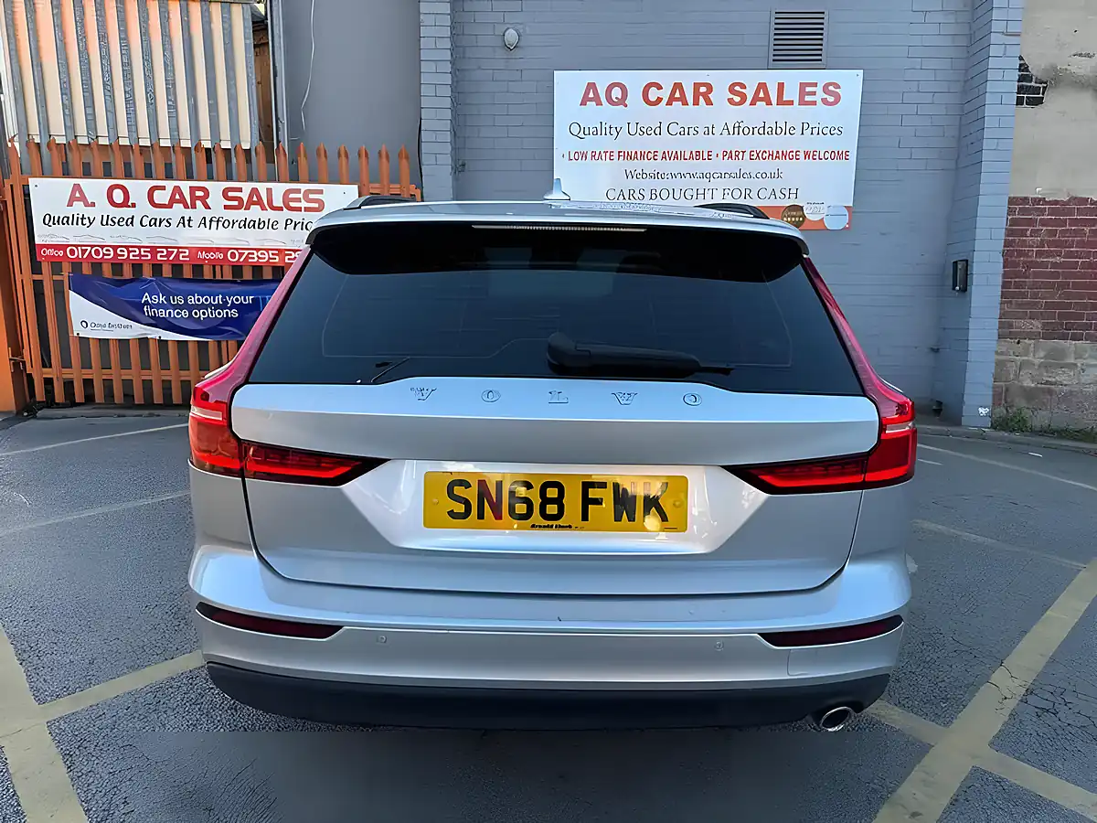 Used 2018 Volvo V60 Momentum Silver - Interior and Exterior details 6
