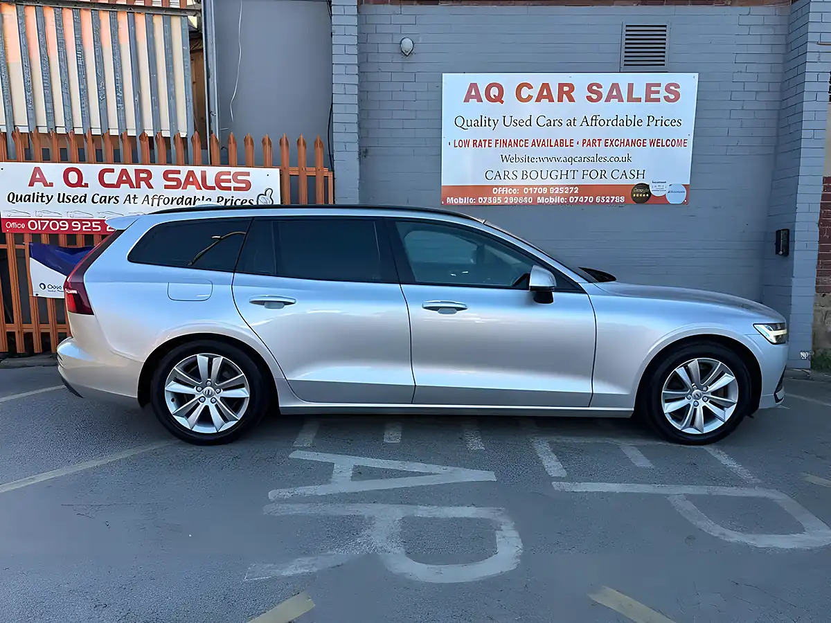 Used 2018 Volvo V60 Momentum Silver - Interior and Exterior details 8