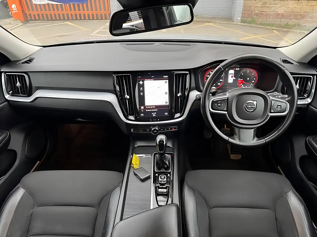 Used 2018 Volvo V60 Momentum Silver - Interior and Exterior details 9