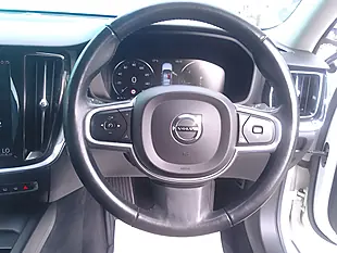 Used 2018 Volvo V60 Momentum White - Interior and Exterior details 10