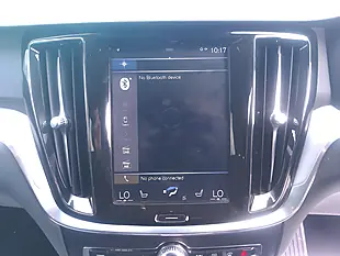 Used 2018 Volvo V60 Momentum White - Interior and Exterior details 13