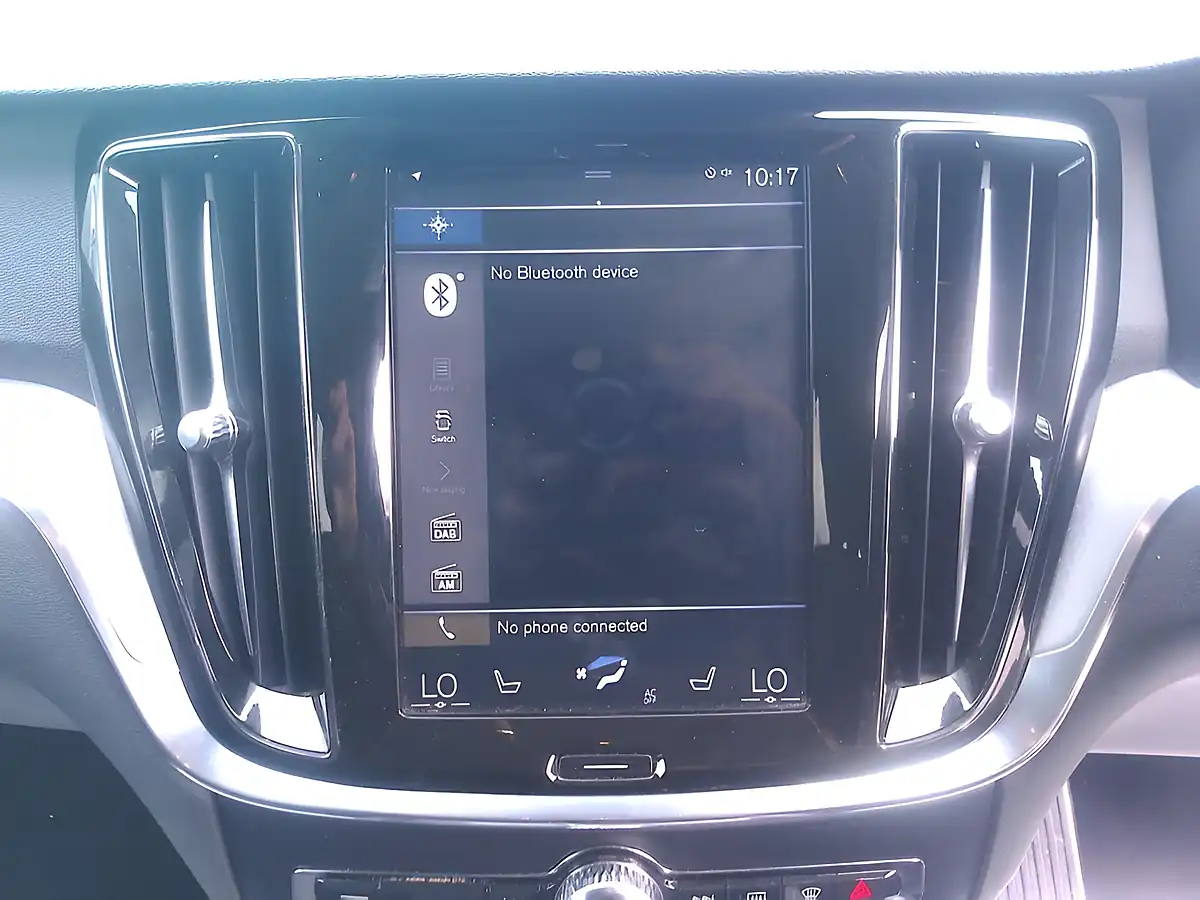 Used 2018 Volvo V60 Momentum White - Interior and Exterior details 13