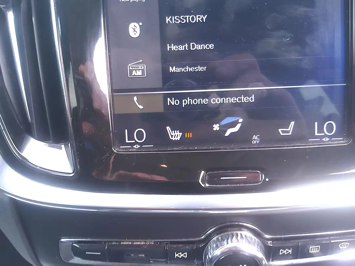 Used 2018 Volvo V60 Momentum White - Interior and Exterior details 14