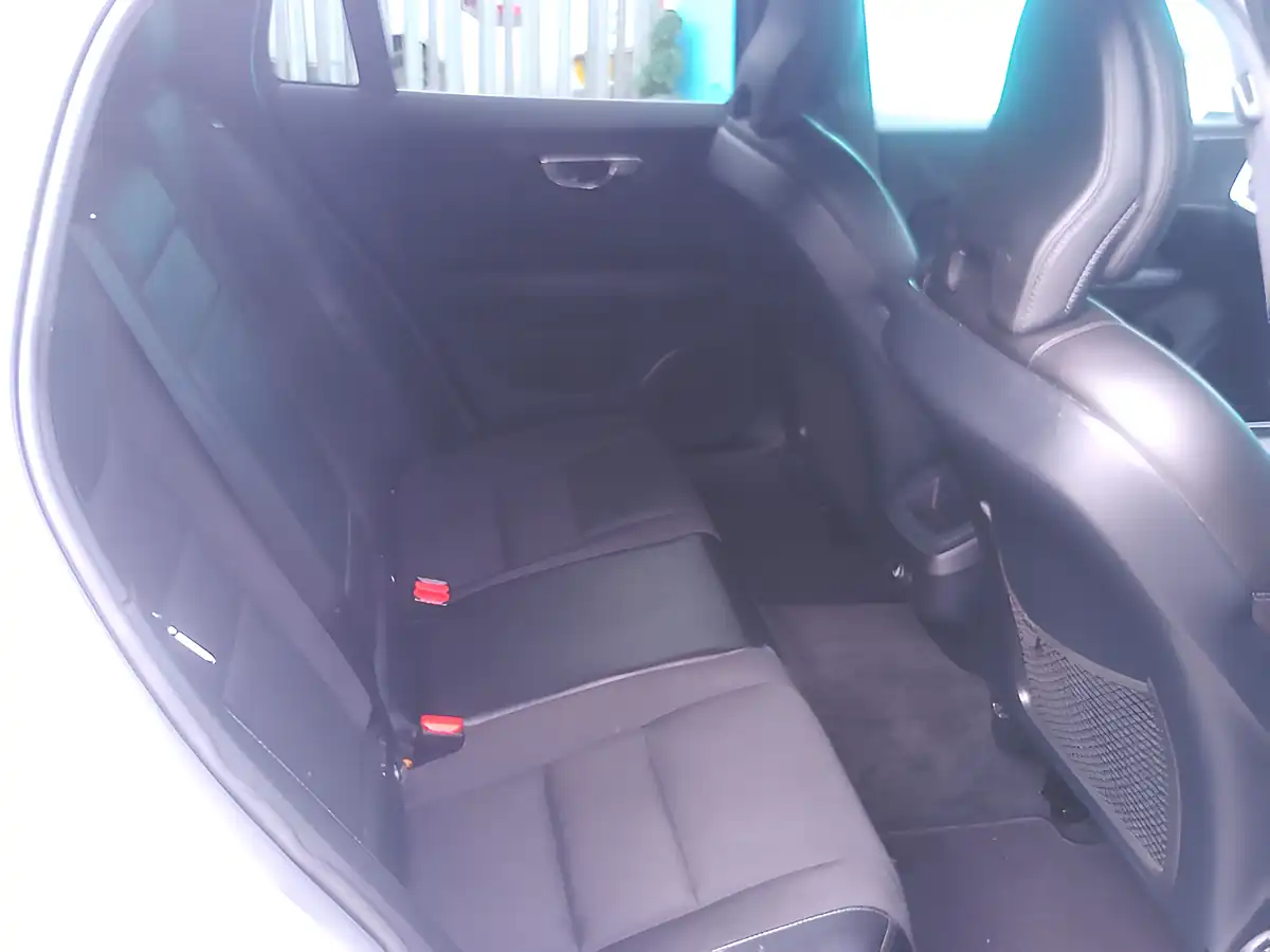 Used 2018 Volvo V60 Momentum White - Interior and Exterior details 16