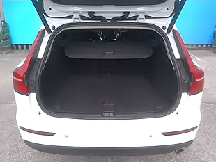 Used 2018 Volvo V60 Momentum White - Interior and Exterior details 18