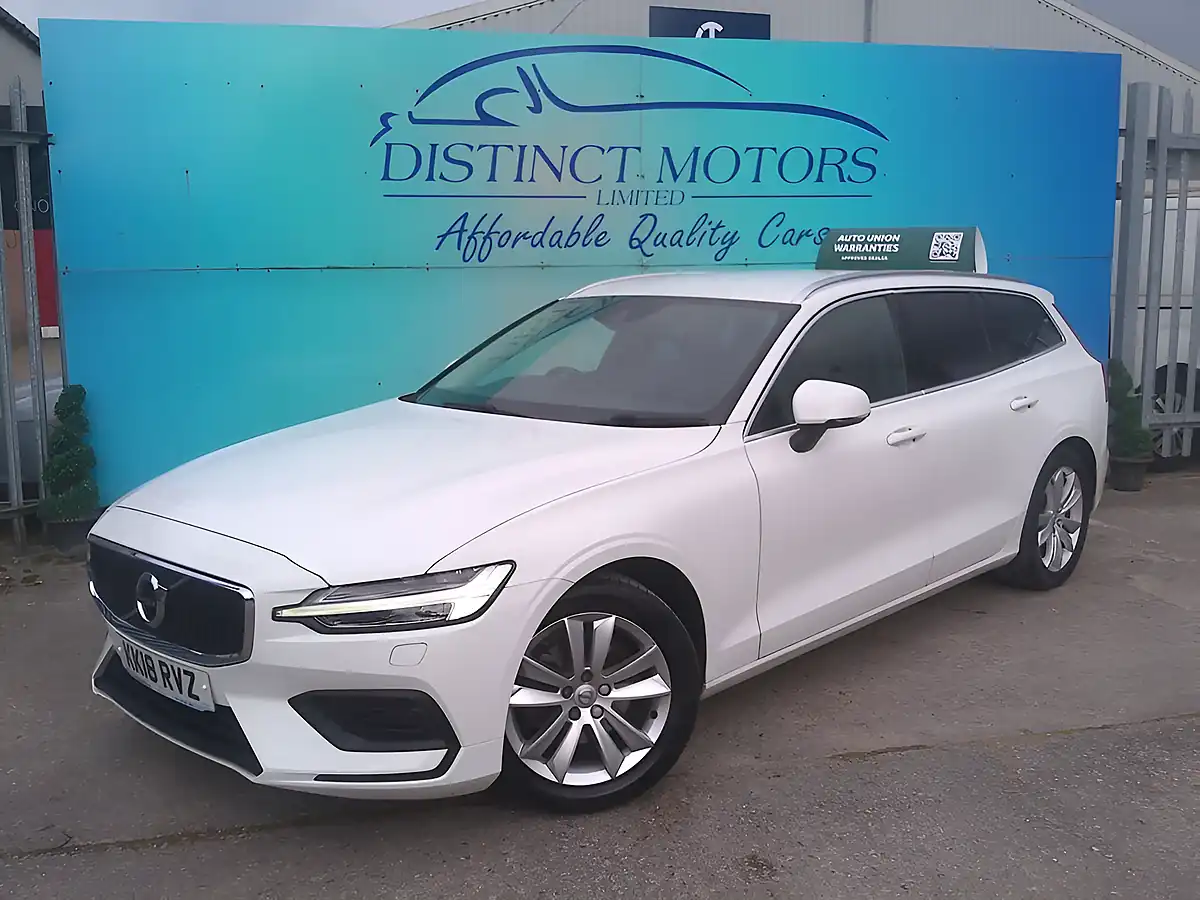 Used 2018 Volvo V60 Momentum White - Interior and Exterior details 3