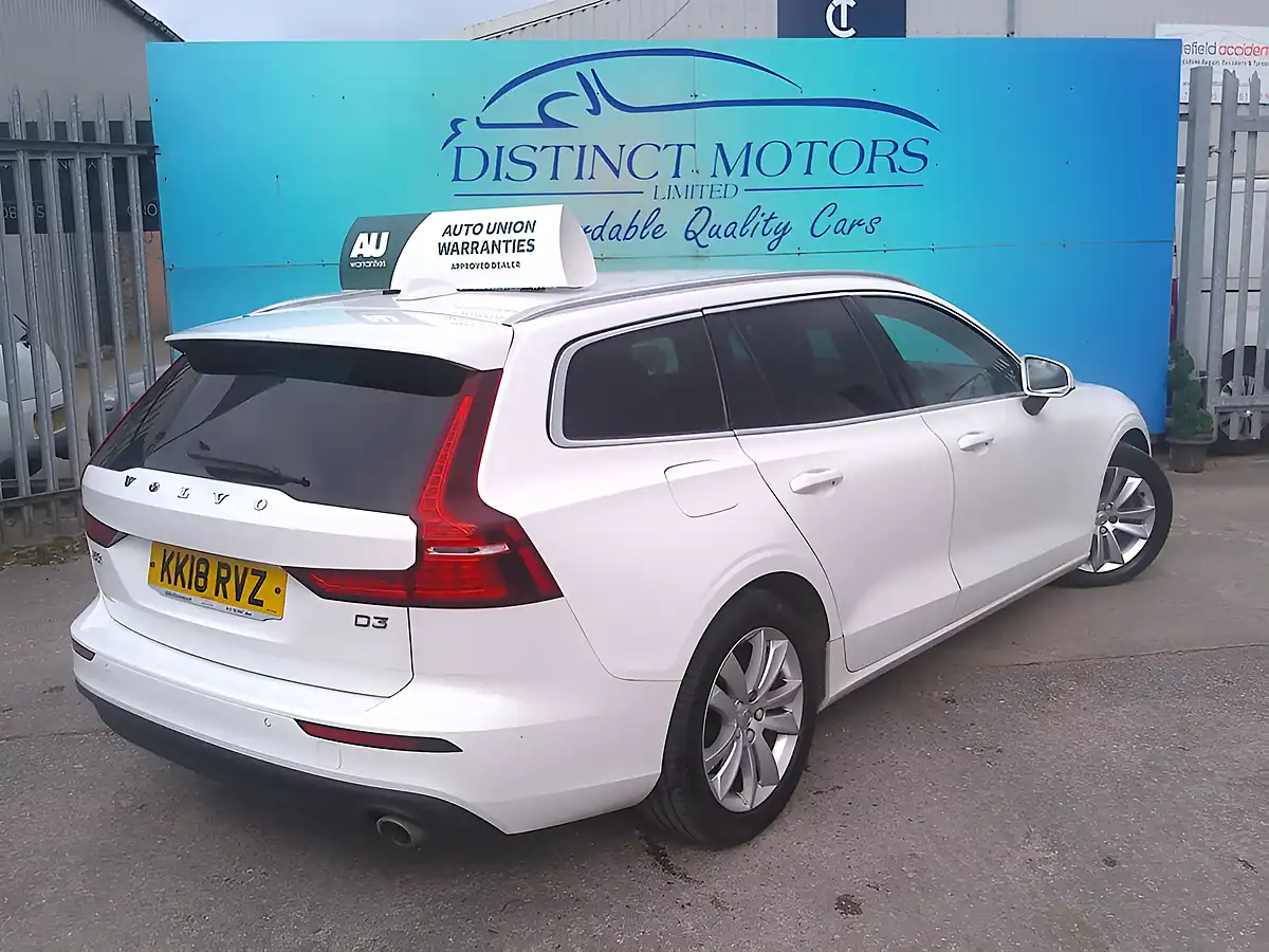 Used 2018 Volvo V60 Momentum White - Interior and Exterior details 4