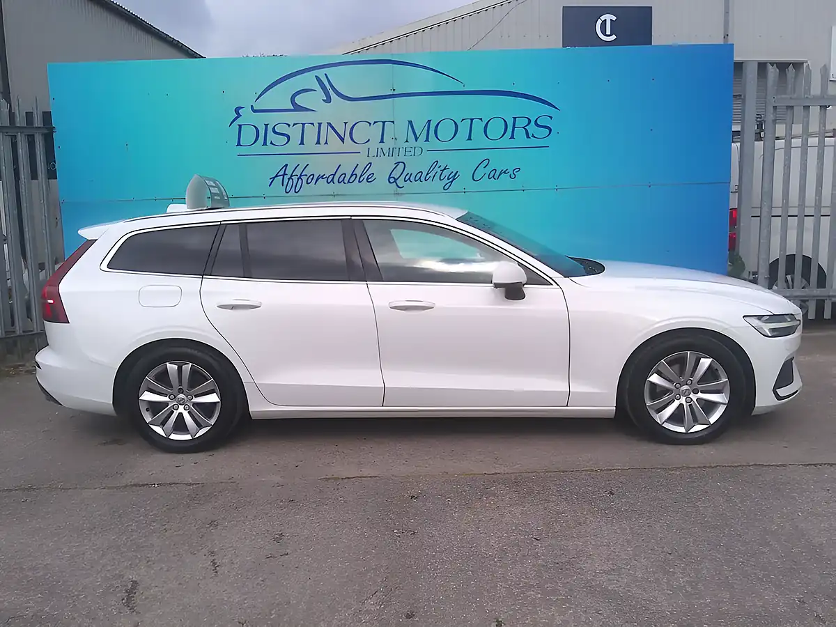 Used 2018 Volvo V60 Momentum White - Interior and Exterior details 7