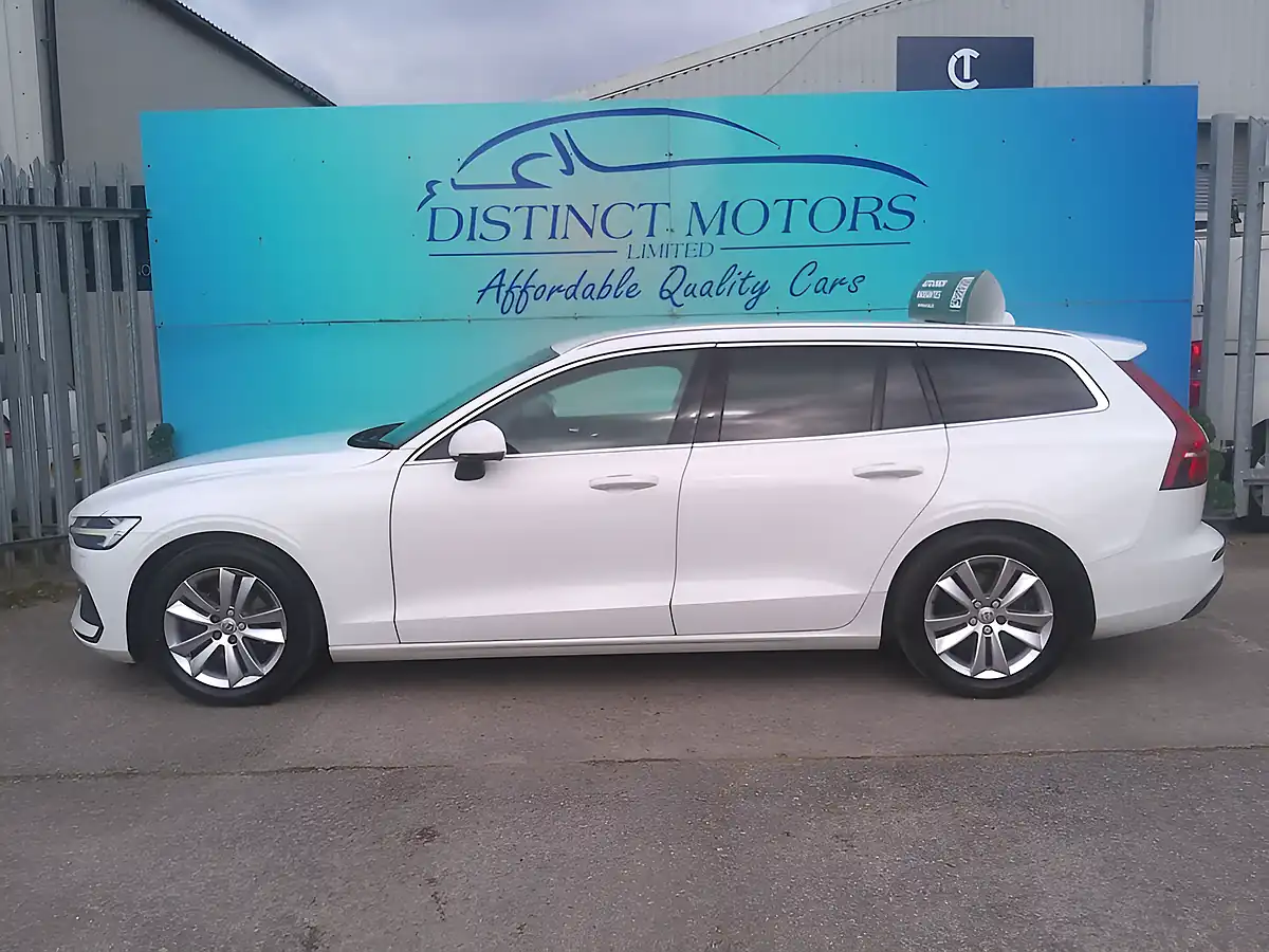 Used 2018 Volvo V60 Momentum White - Interior and Exterior details 8