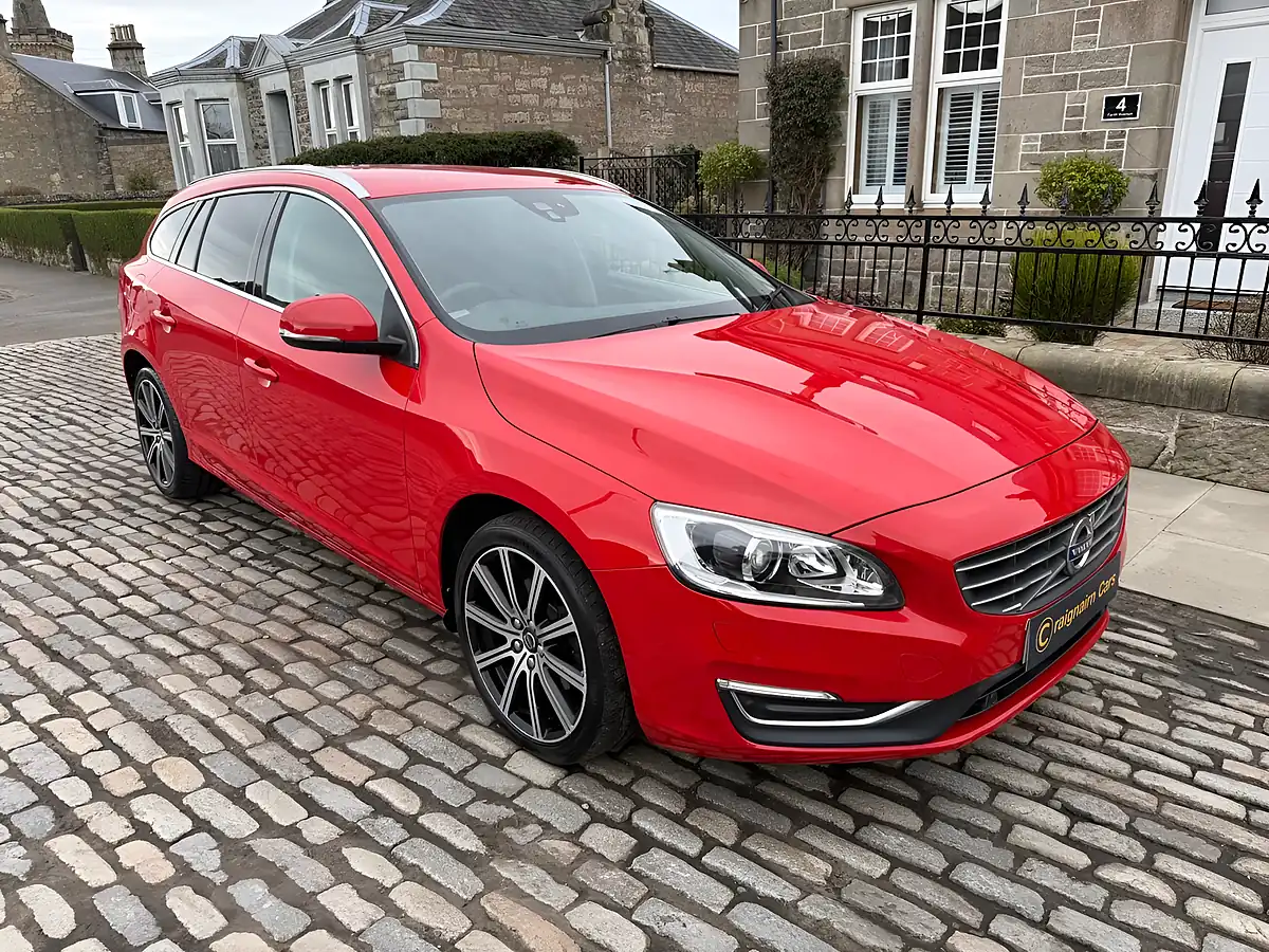 Used 2018 Volvo V60 Se Lux Nav Passion Red - Interior and Exterior details 10