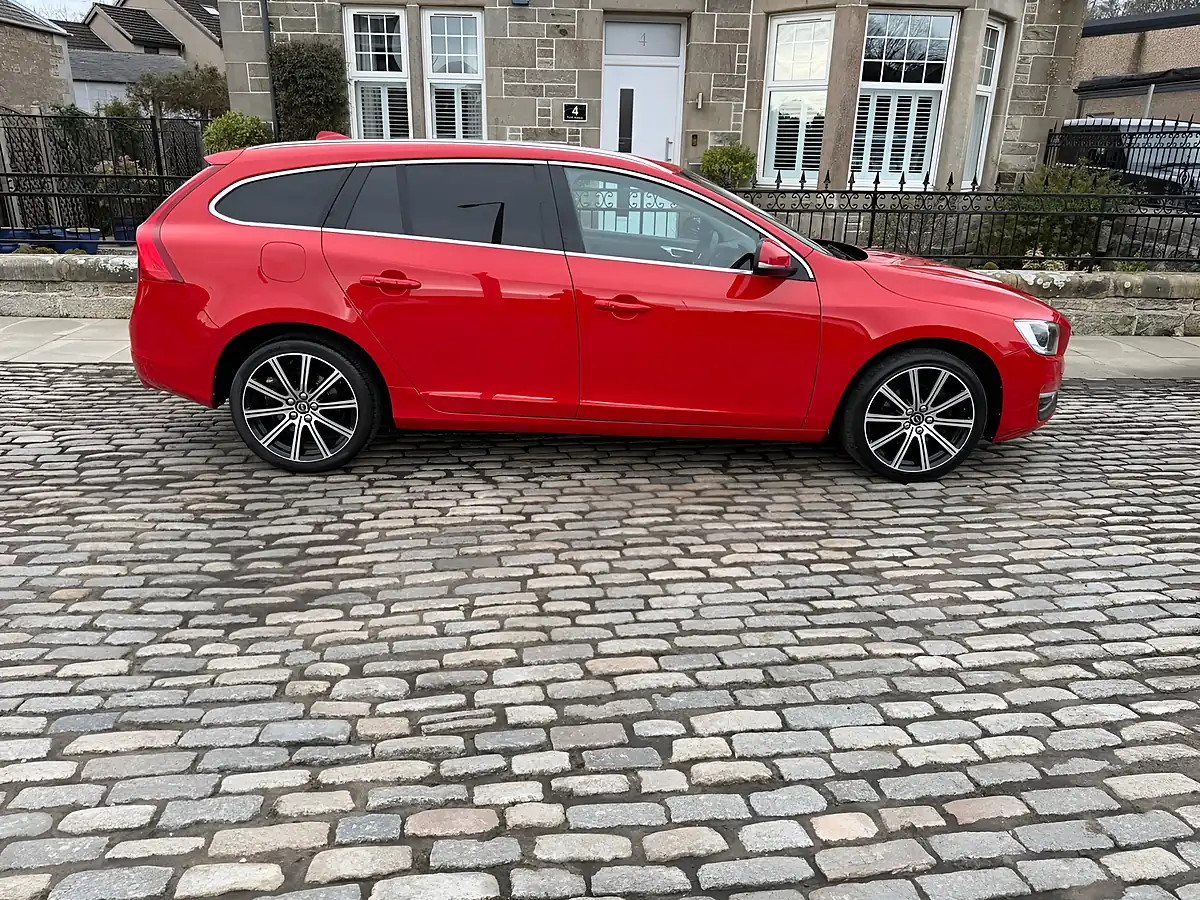 Used 2018 Volvo V60 Se Lux Nav Passion Red - Interior and Exterior details 14