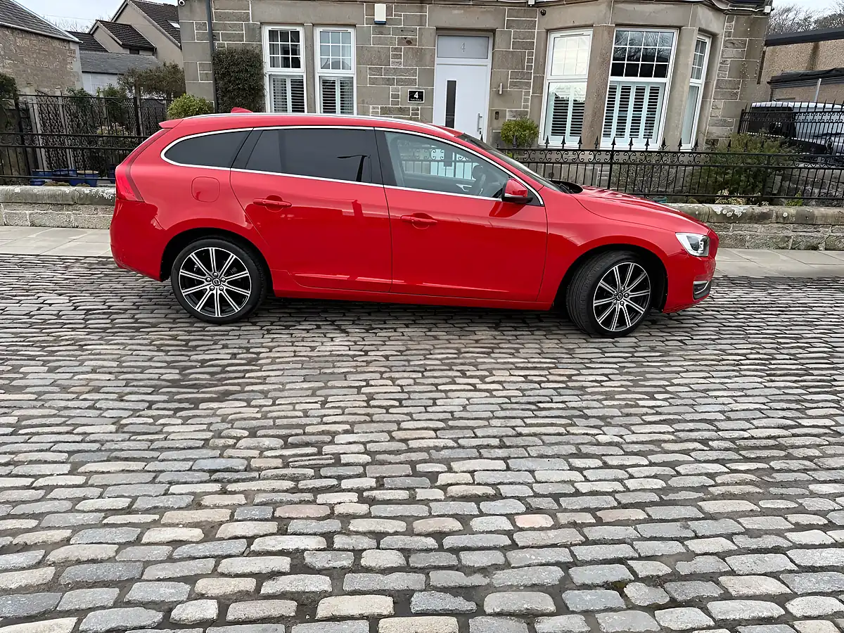 Used 2018 Volvo V60 Se Lux Nav Passion Red - Interior and Exterior details 16