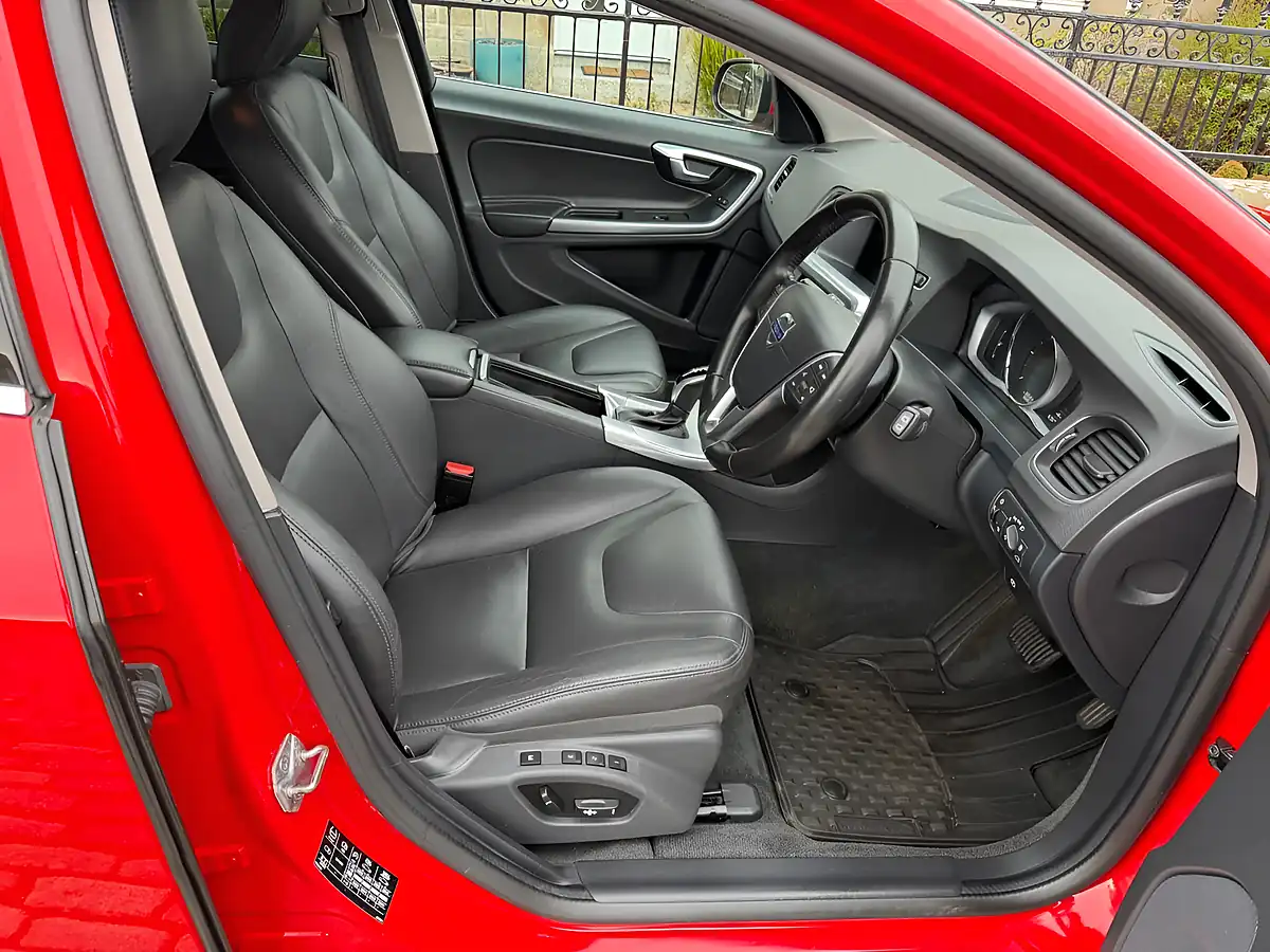 Used 2018 Volvo V60 Se Lux Nav Passion Red - Interior and Exterior details 2