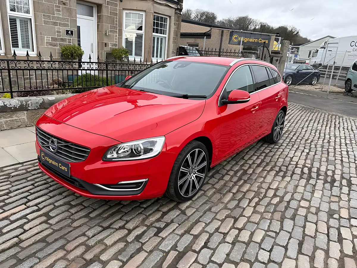 Used 2018 Volvo V60 Se Lux Nav Passion Red - Interior and Exterior details 3