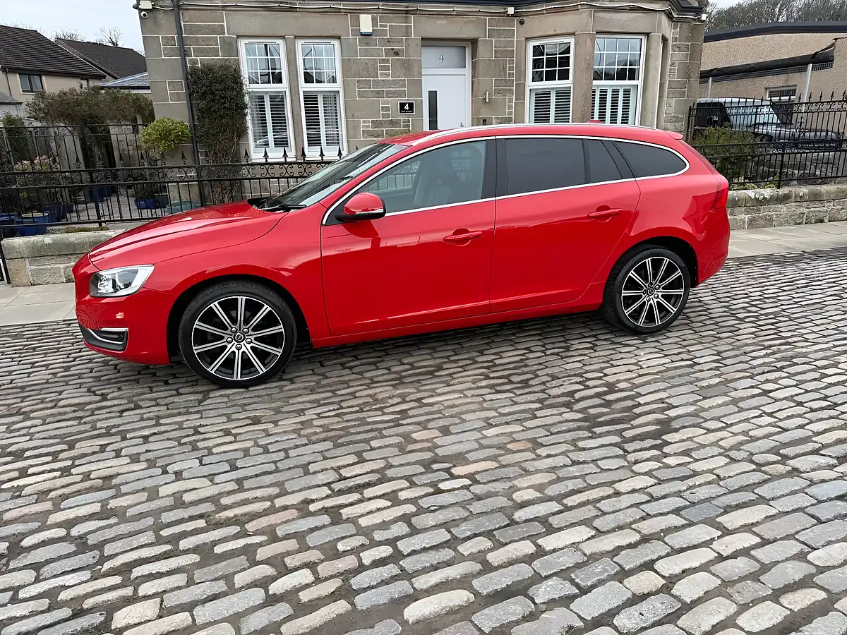 Used 2018 Volvo V60 Se Lux Nav Passion Red - Interior and Exterior details 8